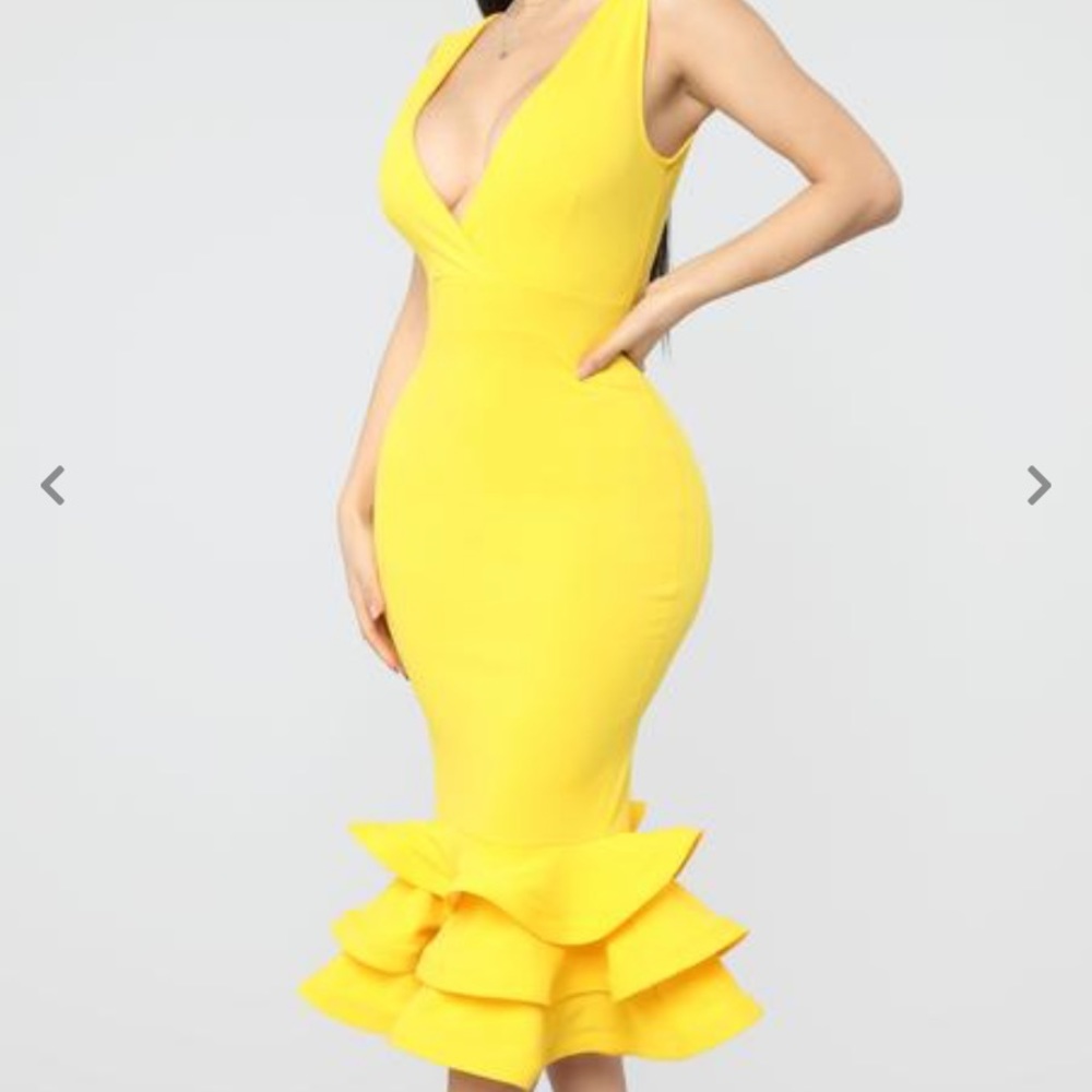 Selling this lovely yellow dress , worn once!